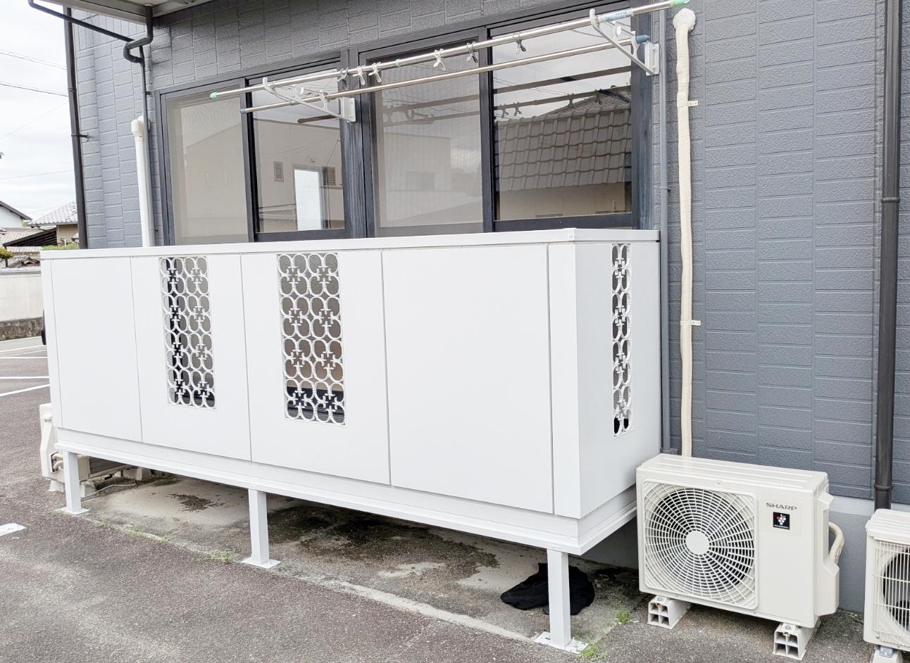 エアコン交換工事 完成した室外機