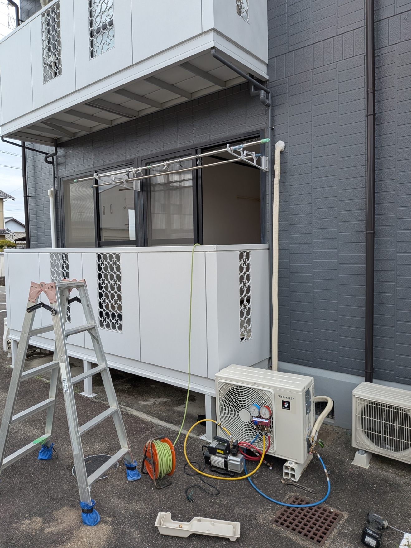 エアコン取付工事 真空引き作業